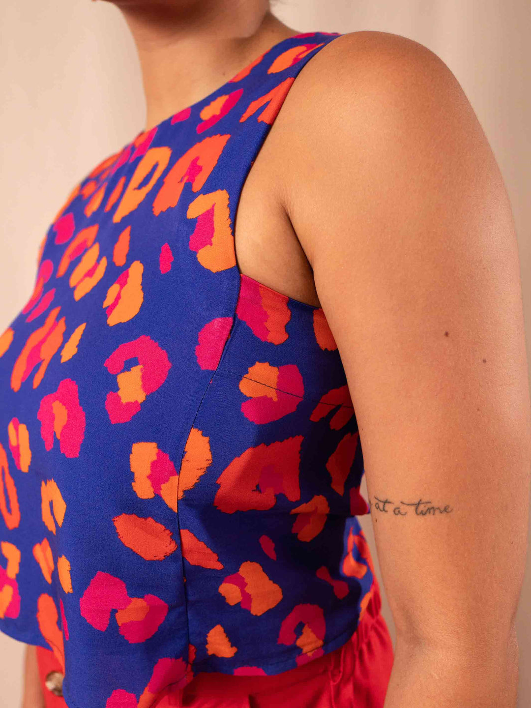 CROPPED MAYA | ONCINHA AZUL