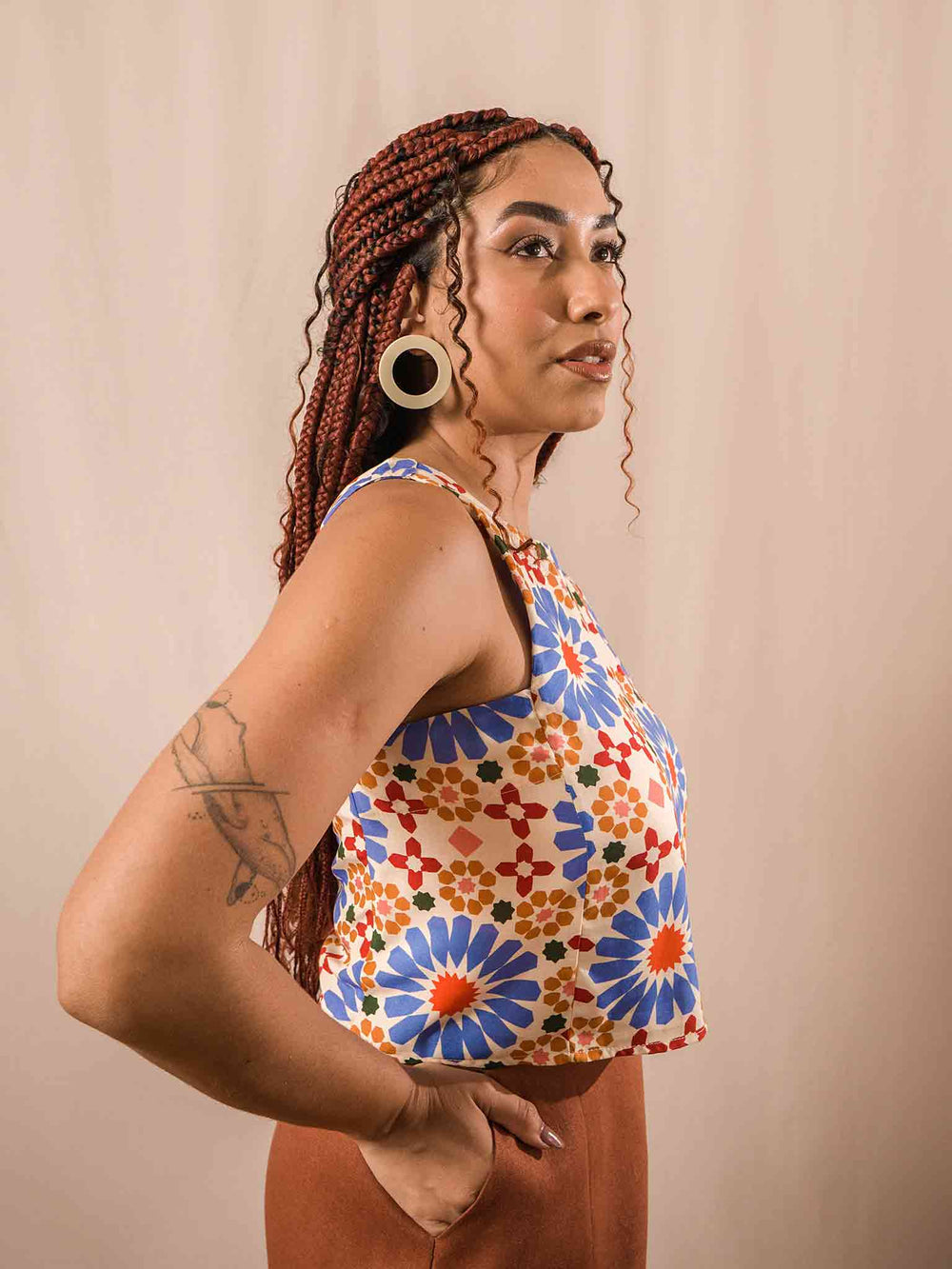 top_cropped_feminina_estampada_duas-design_moda-autoral_granada