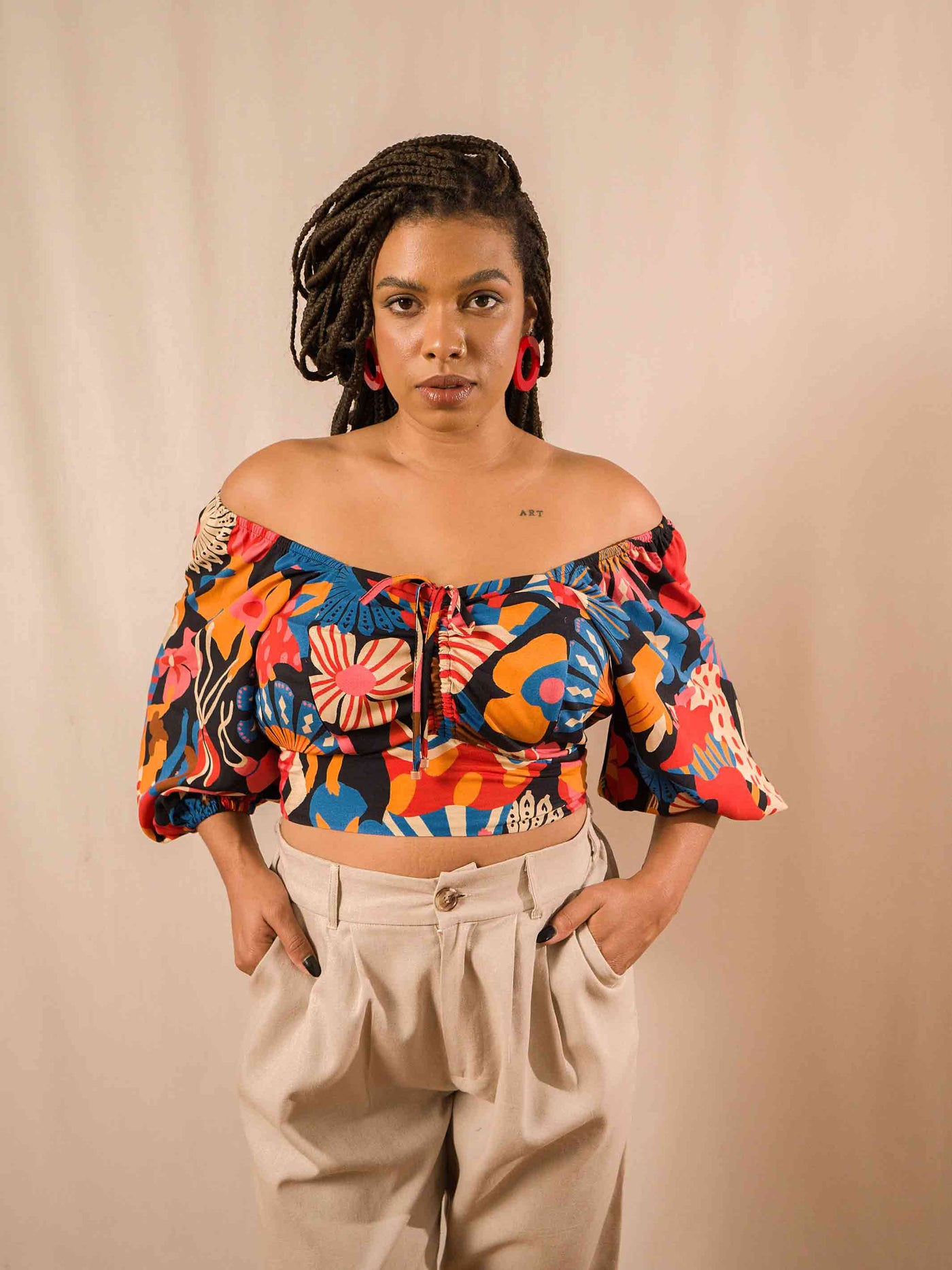 top_cropped_ombro-a-ombro_estampado_duas-design_moda-autoral