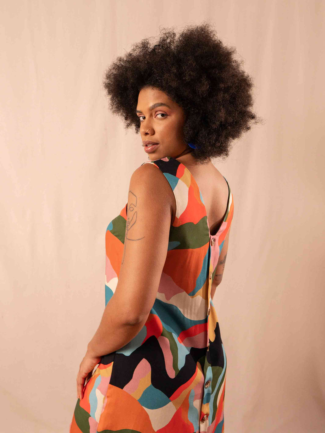     vestido_curto_estampado_duas-design_moda-autoral_montanhas_