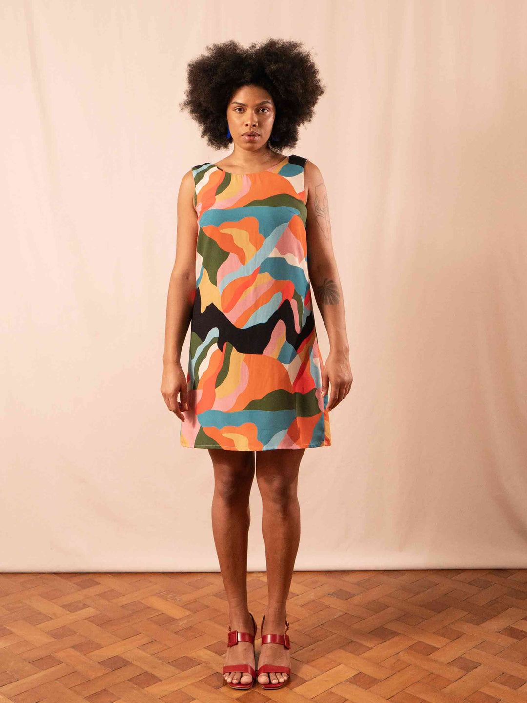     vestido_curto_estampado_duas-design_moda-autoral_montanhas_