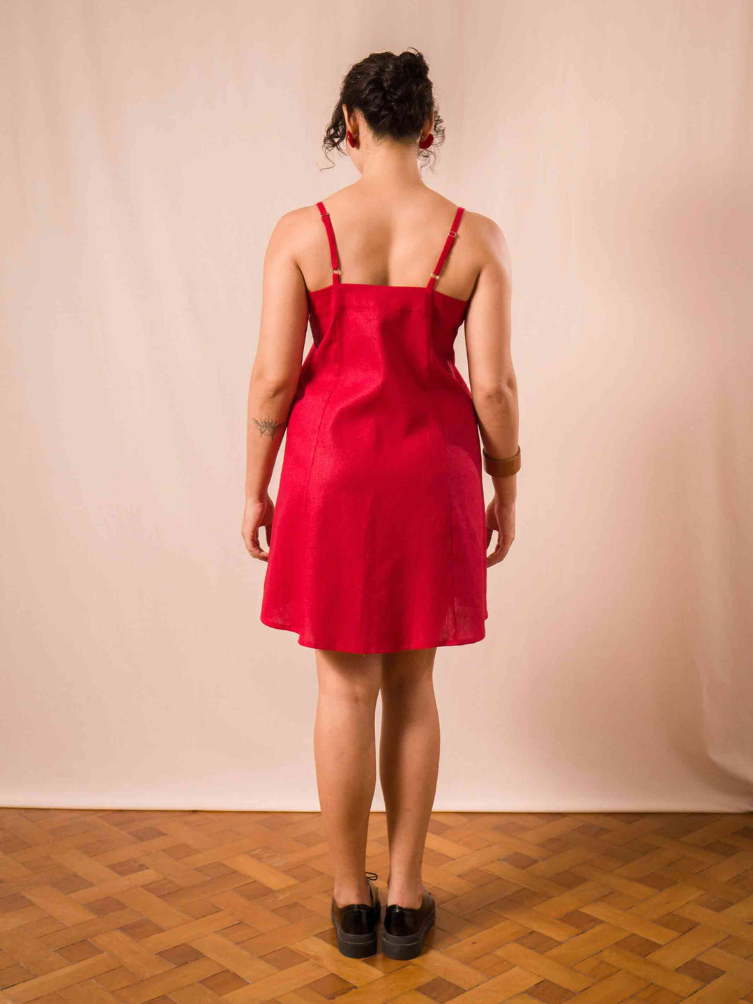 vestido_curto_linho_vermelho_duas-design_moda-autoral_vermelho