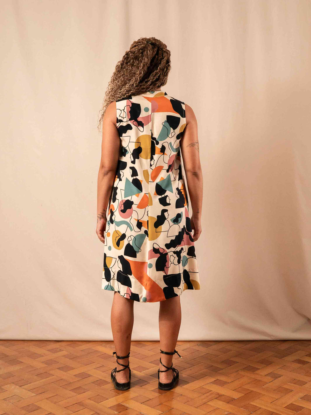 VESTIDO GOLA PADRE CURTO | MULHERES