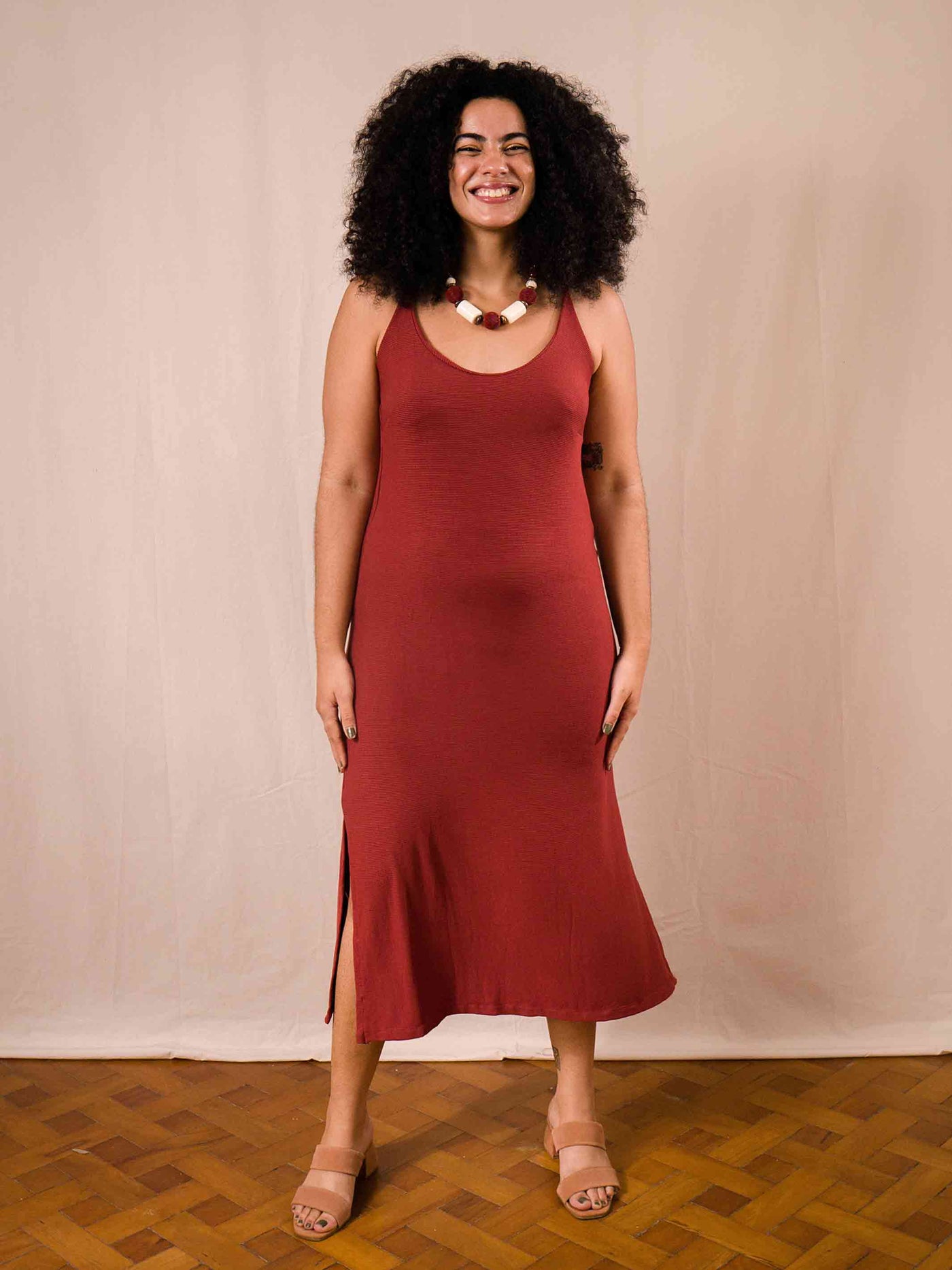 vestido longuete malha canelada vermelho duas design moda autoral