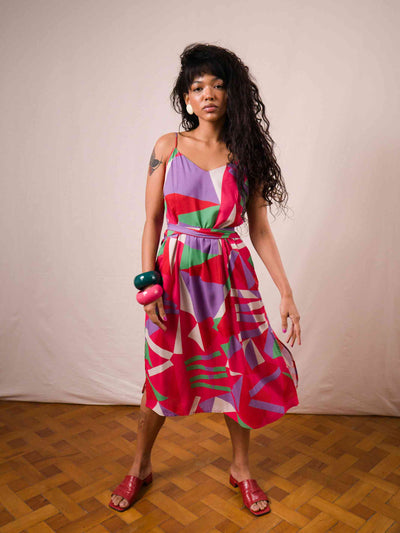 vestido midi alça estampado frevo rosa frente
