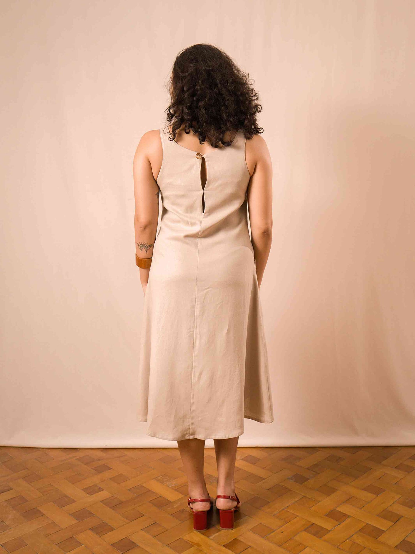 vestido_midi_longuete_linho_bege_duas-design_moda-autoral_