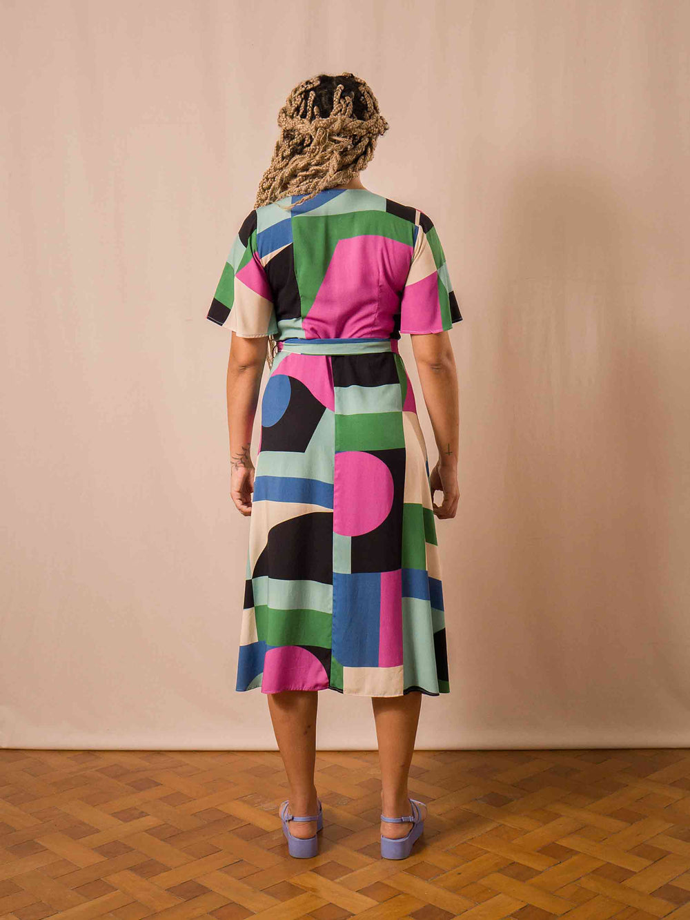 vestido_midi_transpassado_feminino_estampado_duas-design_moda-autoral_